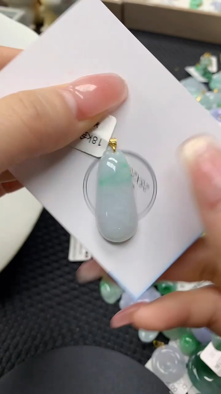 颈饰18K金镶嵌翡翠a货百元以下同包裹多件发出的只收取一单运费