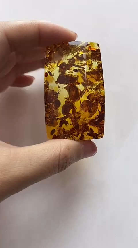 【闪购商品】琥珀裸石未镶嵌琥珀吊坠