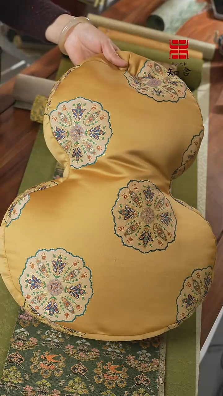 【闪购商品】抱枕···········