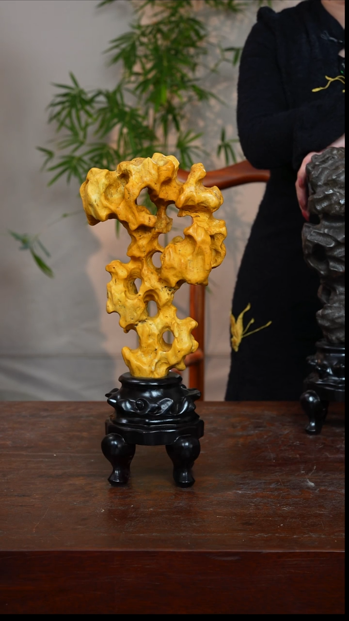 精美太湖石摆件机油黄