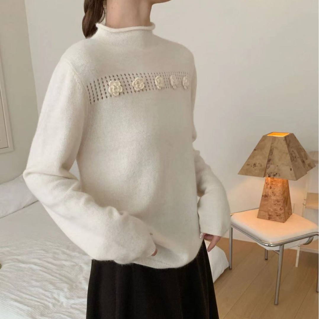 【素简.850105】2025秋冬新款蜜熊绒摒珠片手工钩花半高领羊毛衫