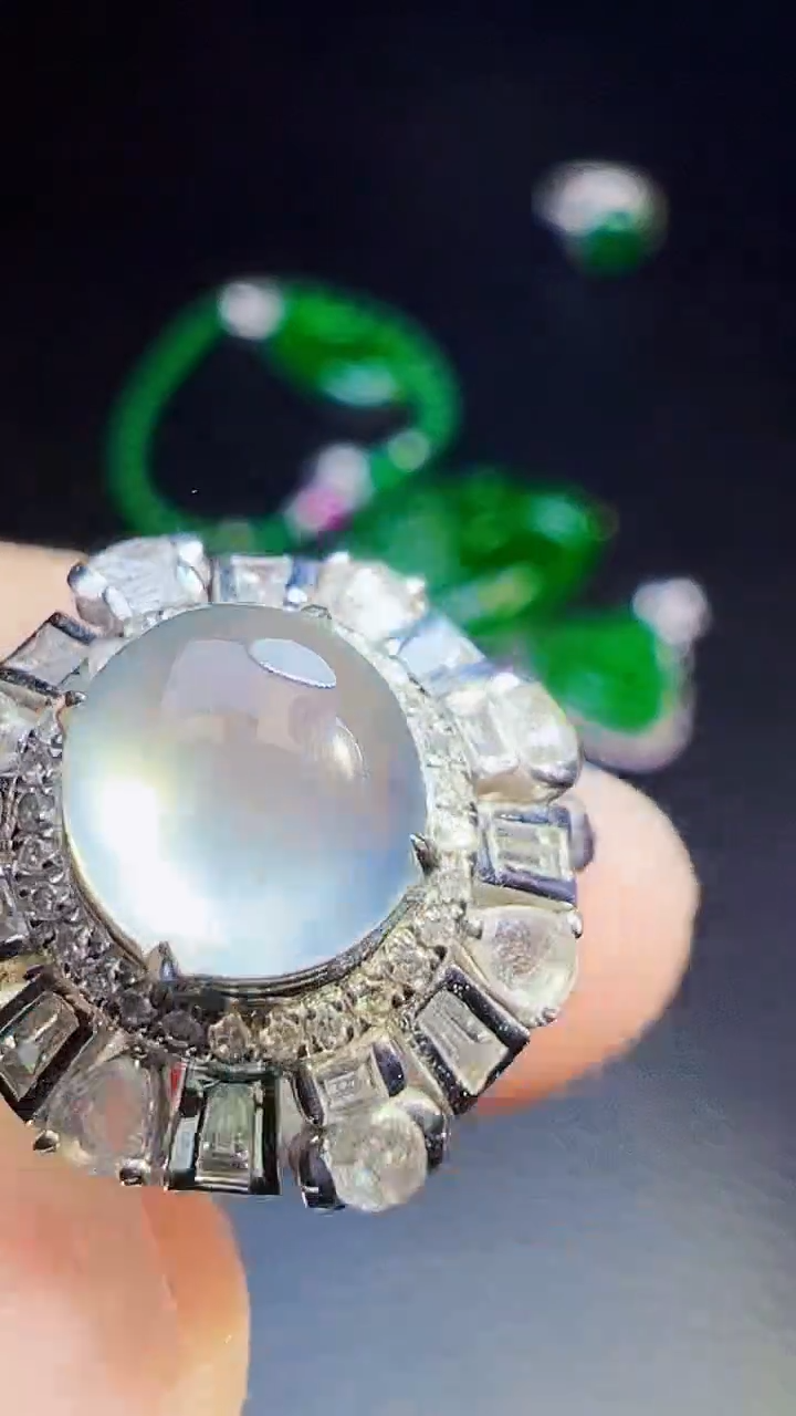 18K金镶嵌戒指翡翠江*宝翡翠