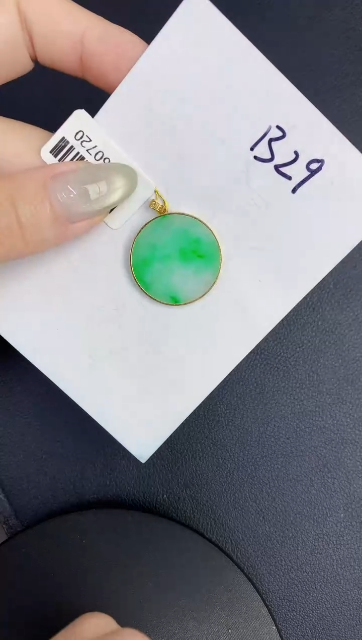 翡翠18K金镶嵌颈饰缅甸天然翡翠A货