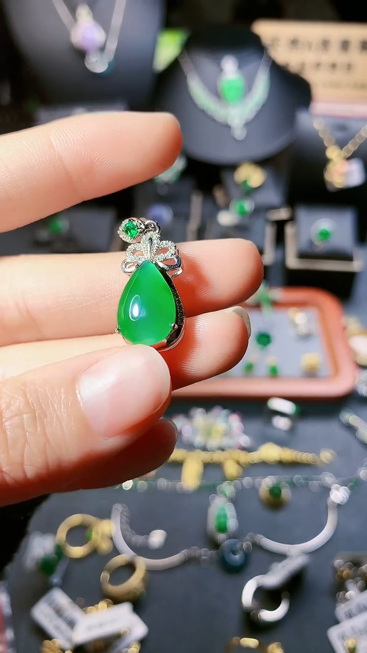 【闪购商品】翡翠吊坠(赠链)银S925镶嵌吊坠