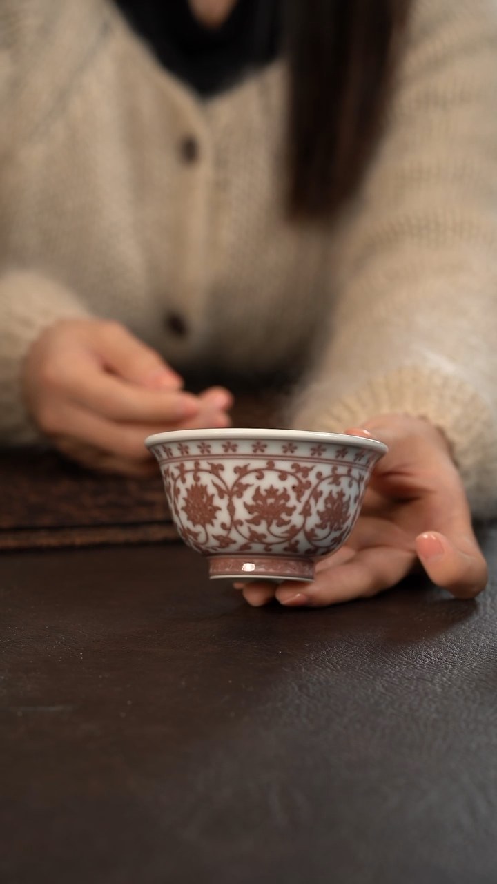 【闪购商品】杯声华堂釉里红缠枝莲压手杯内花心