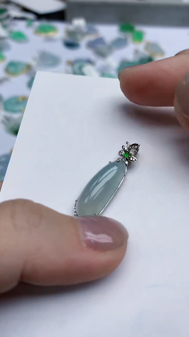 【闪购商品】翡翠挂件18K金镶嵌天然翡翠A货