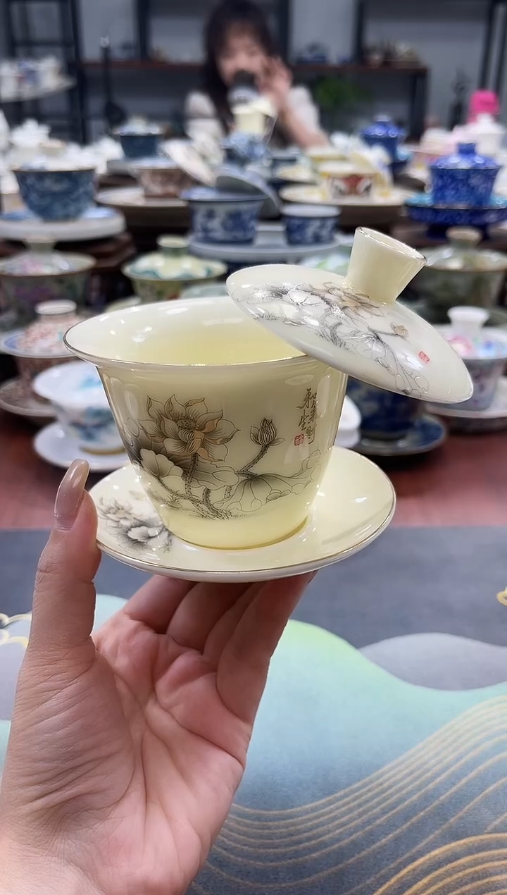 小号黄宝石描金荷气生财盖碗