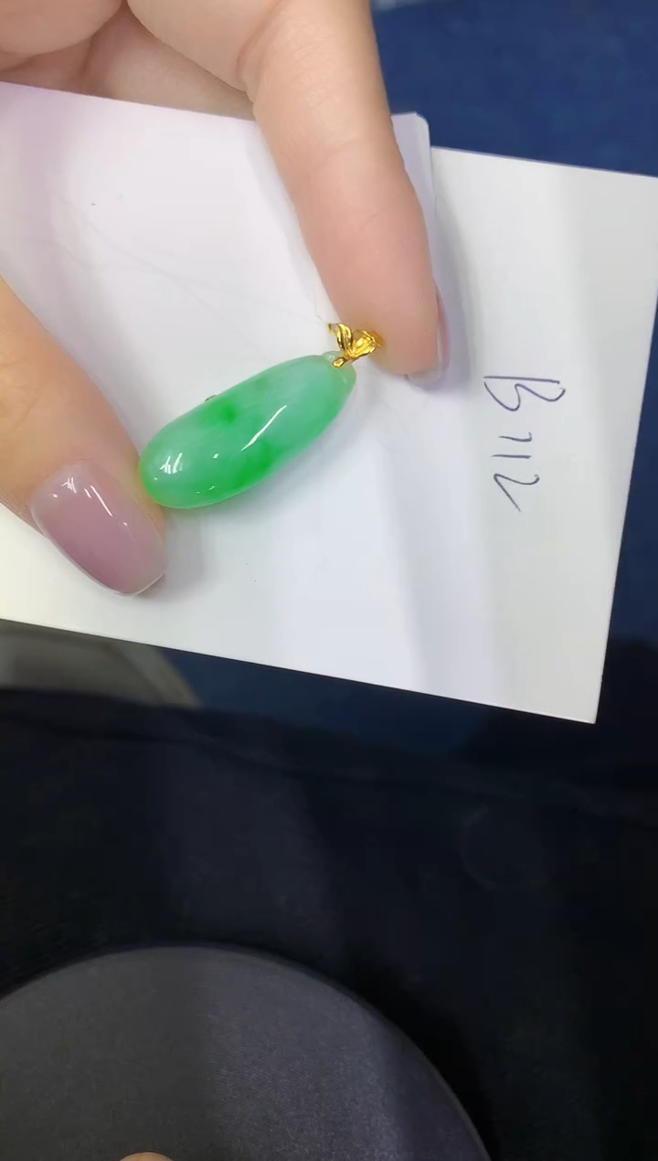 颈饰18K金镶嵌翡翠缅甸天然翡翠A货