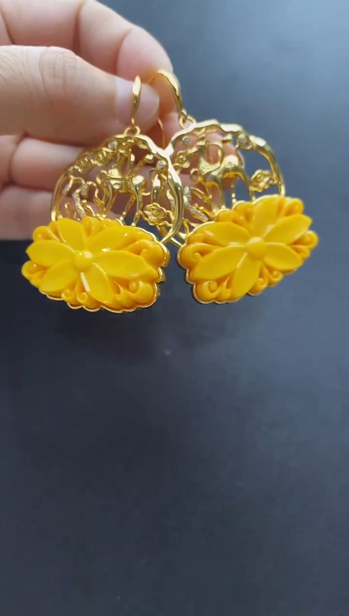 裸石琥珀未镶嵌耳坠