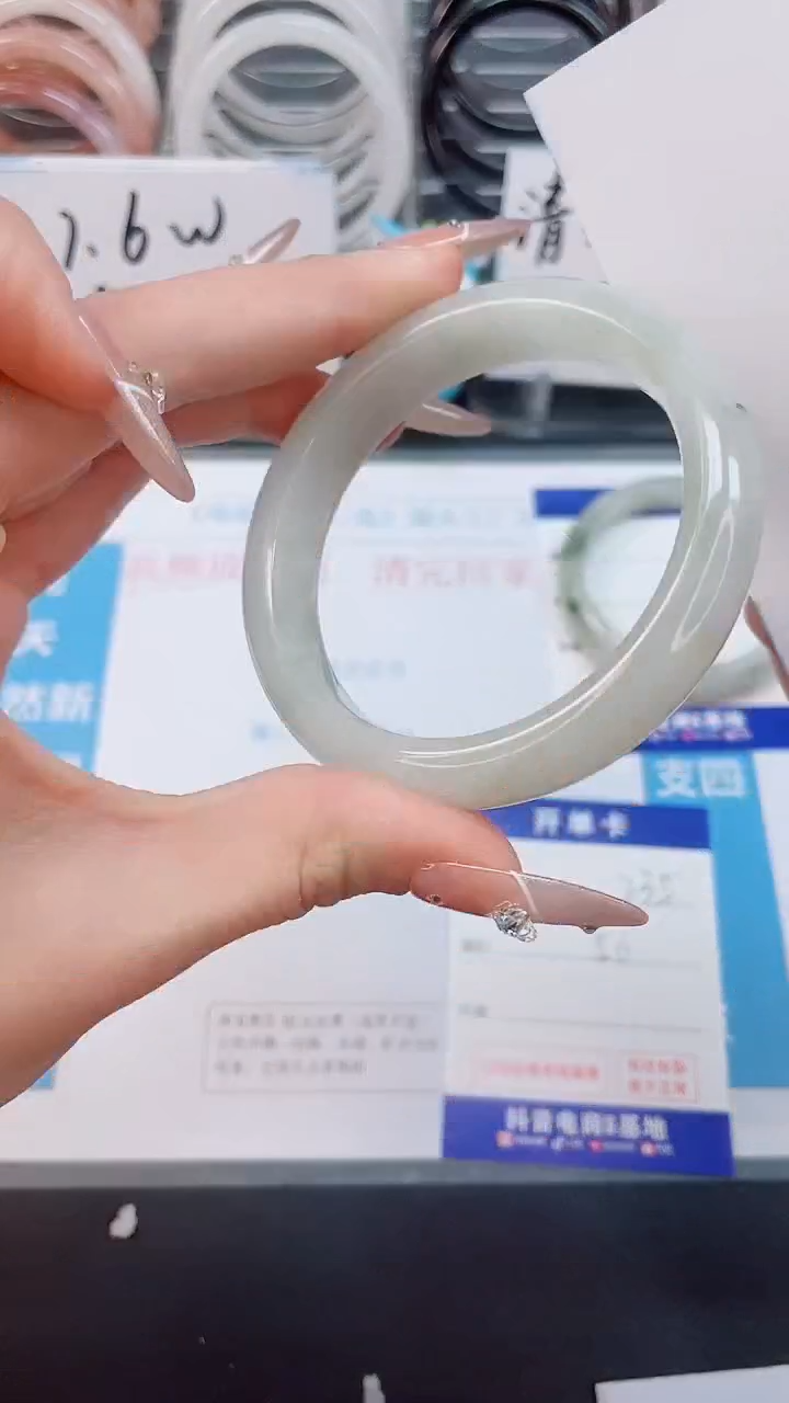 【闪购商品】石英质玉手镯未镶嵌235