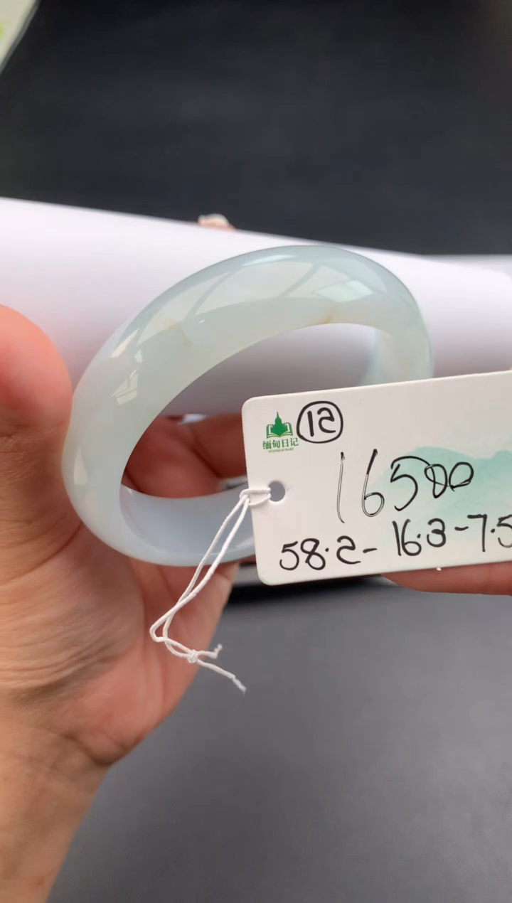 【闪购商品】翡翠手镯未镶嵌女神节#送礼#，下单联系客服核对地址~