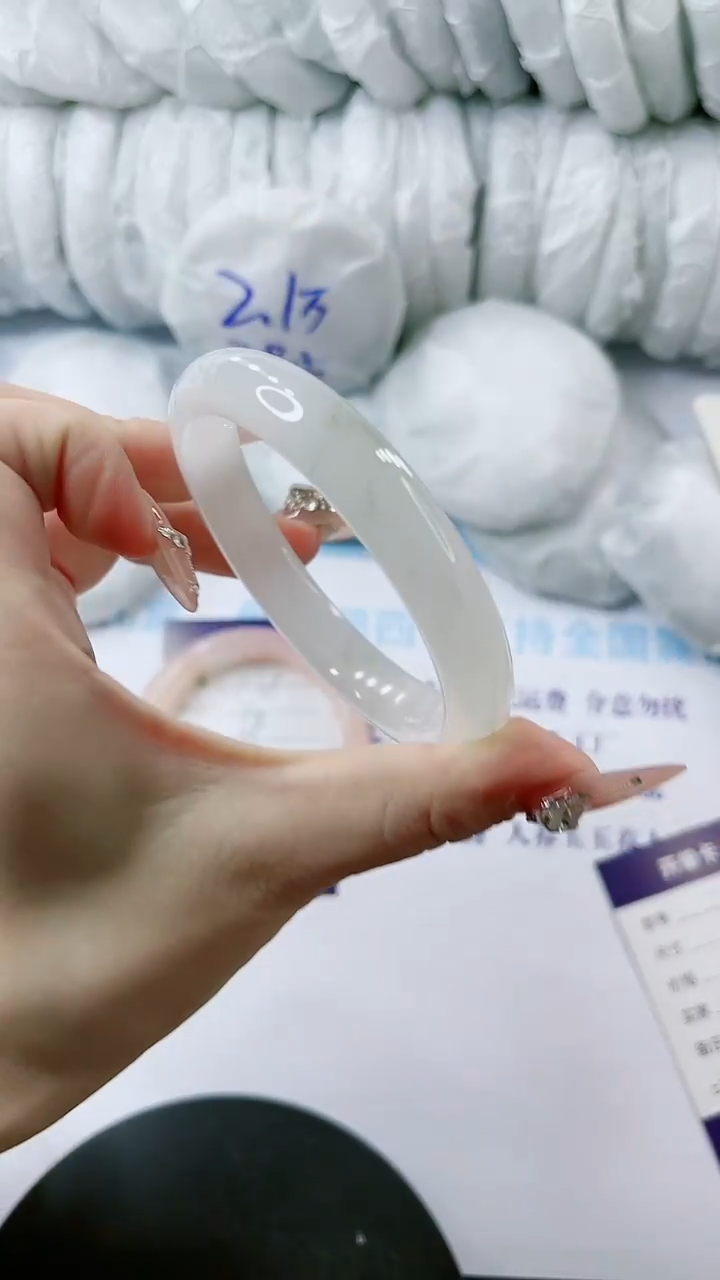 【闪购商品】石英质玉手镯未镶嵌多样性发货V181