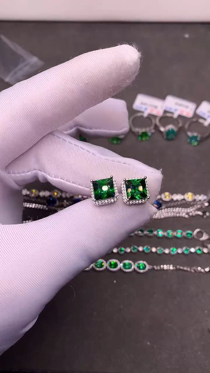 【闪购商品】透辉石耳钉银S925镶嵌........