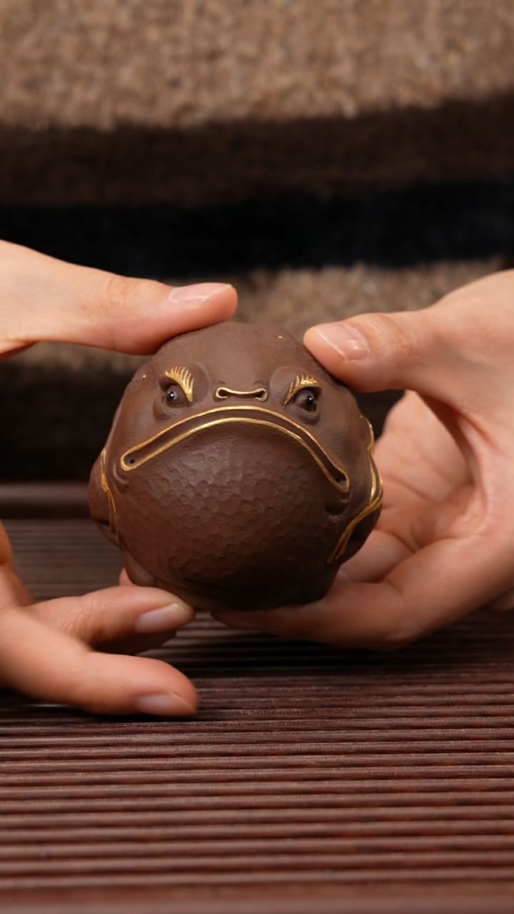 【闪购商品】紫砂茶宠金蟾（描金）