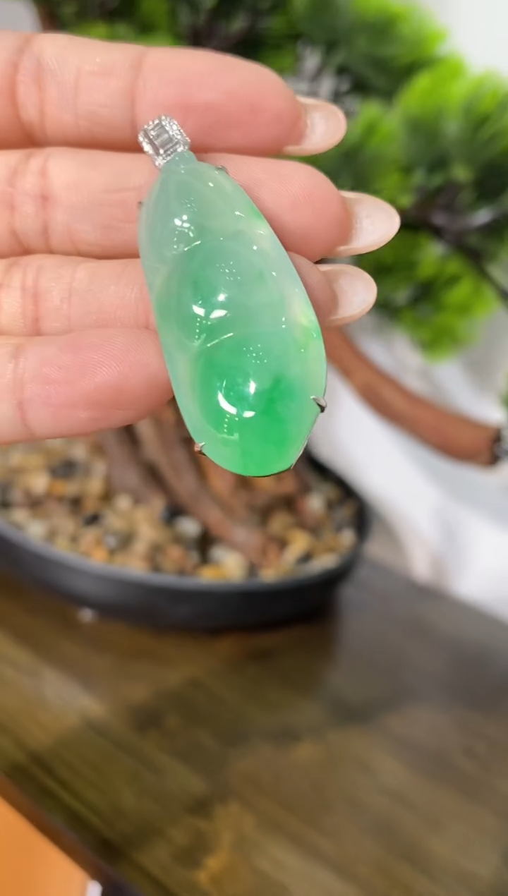 吊坠(不含链)18K金镶嵌翡翠福豆