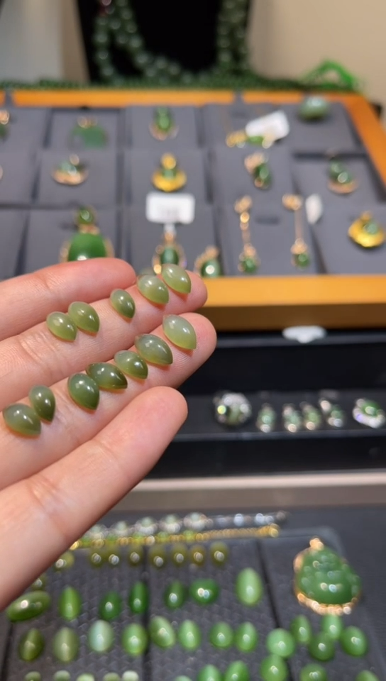 【闪购商品】和田玉未镶嵌碧玉猫眼裸石多样性发一