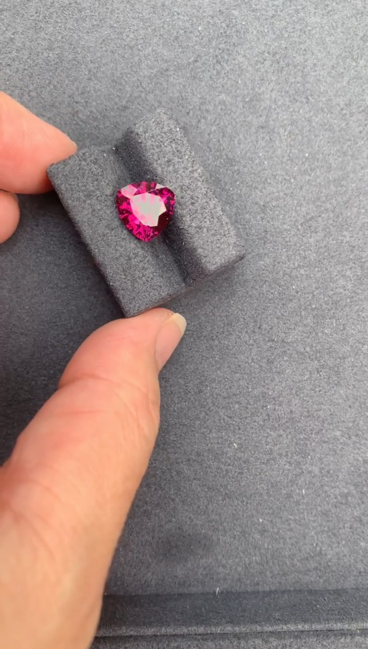 【闪购商品】石榴石裸石未镶嵌4ct镁铝榴石