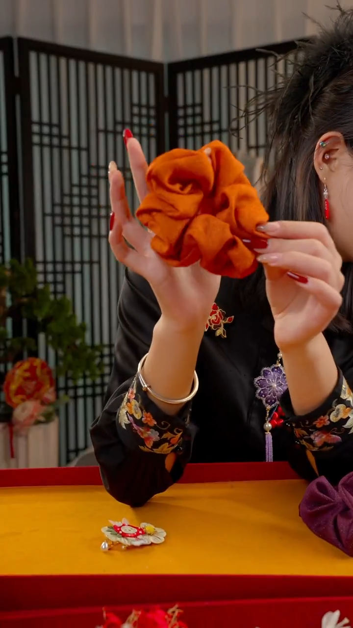 刺绣非遗绒花手工饰品