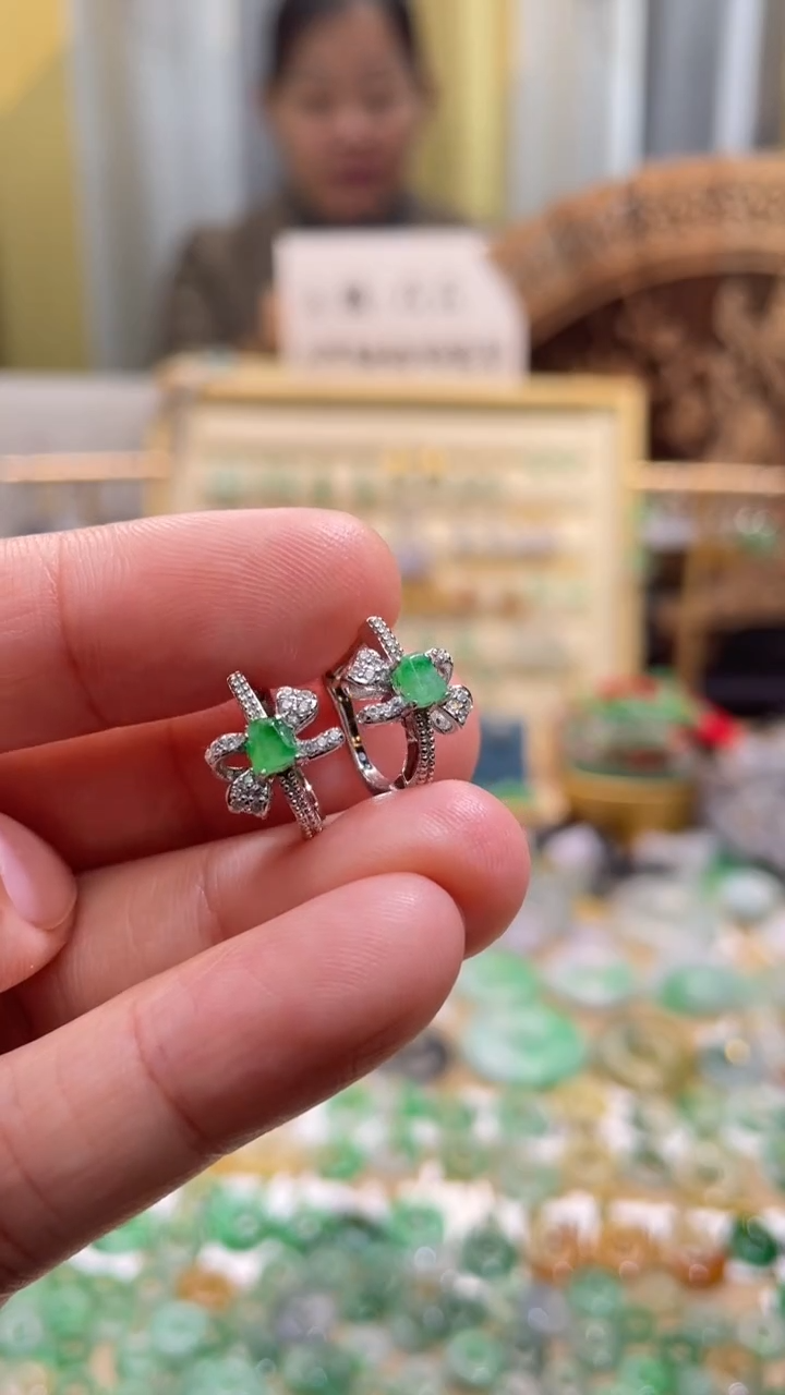 颈饰未镶嵌翡翠无事牌耳包一对