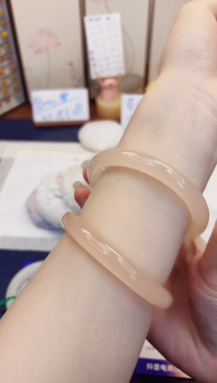 【闪购商品】石英质玉手镯未镶嵌82-美人条藕粉-圈口58