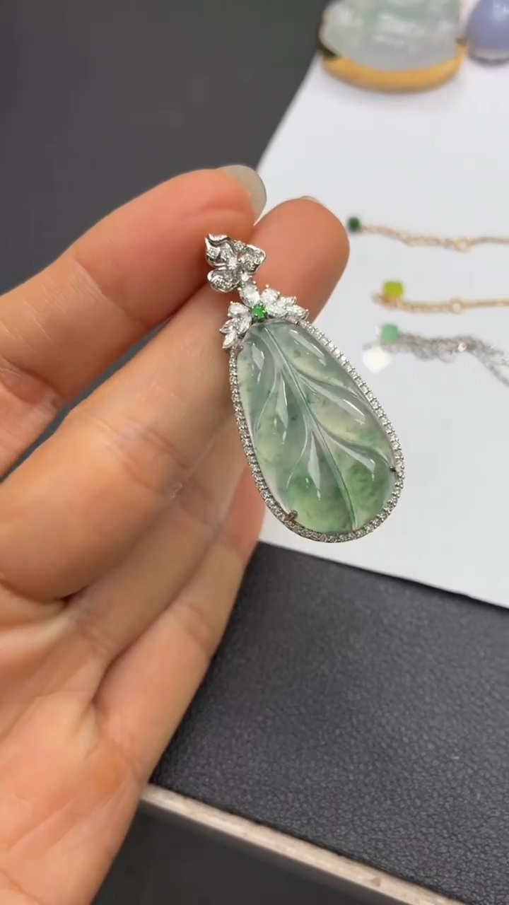 颈饰18K金镶嵌翡翠天然翡翠A货