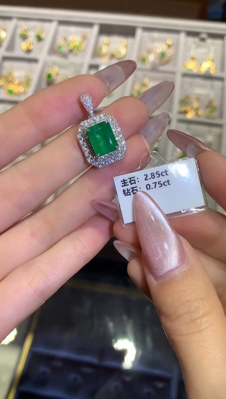 【闪购商品】祖母绿吊坠（不含链）18K金镶嵌吊坠（不含链）