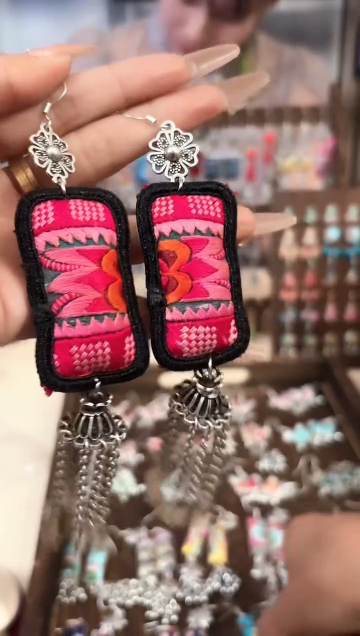 织绣非遗艺枝独秀老绣饰品128