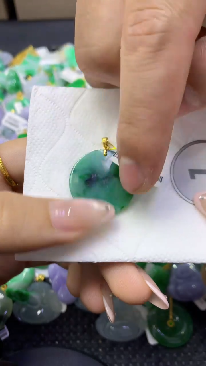 颈饰未镶嵌翡翠天然缅甸翡翠A货