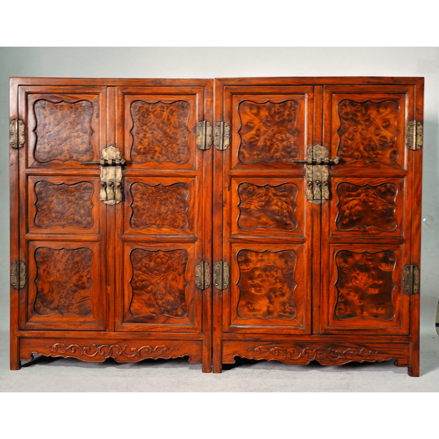 文华开物第234期拍品 5 清代 黄花梨嵌影子木小柜一对