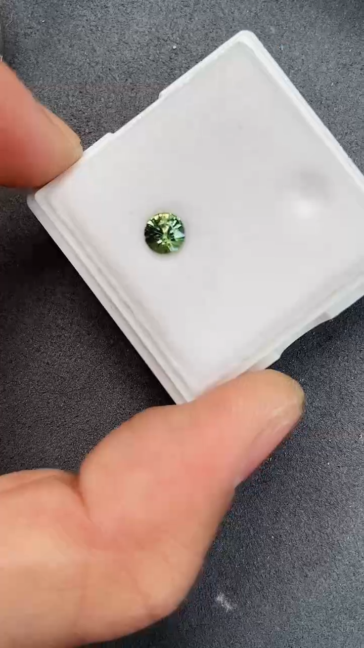 【闪购商品】彩色蓝宝石裸石未镶嵌1.05