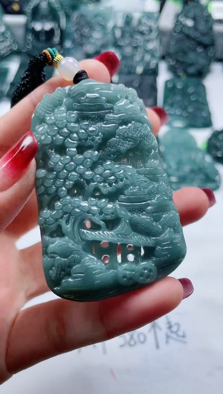 【闪购商品】翡翠颈饰未镶嵌             