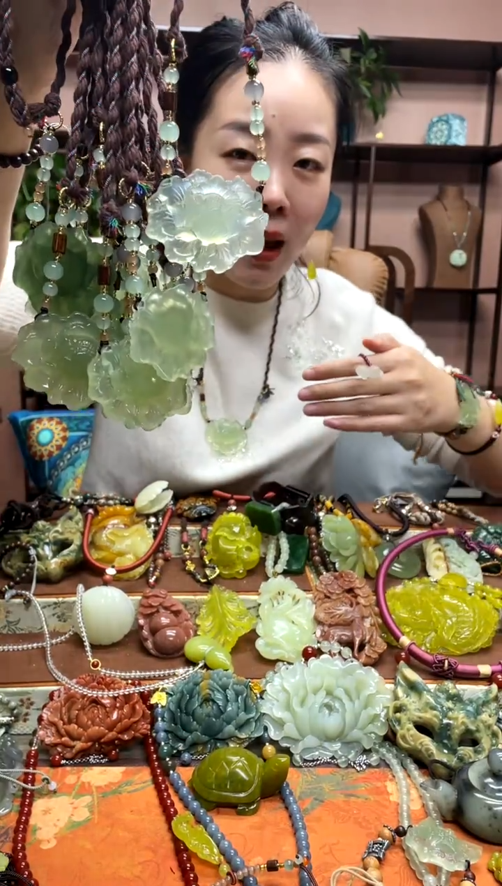 未镶嵌岫玉吊坠多样性发货发其中之一