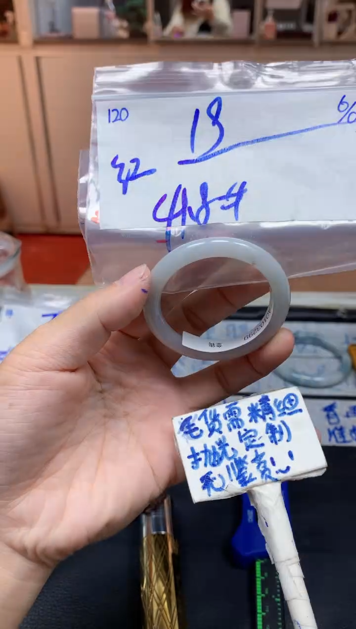 未镶嵌定制翡翠红**火120毛货需精细抛光手镯拍一发一