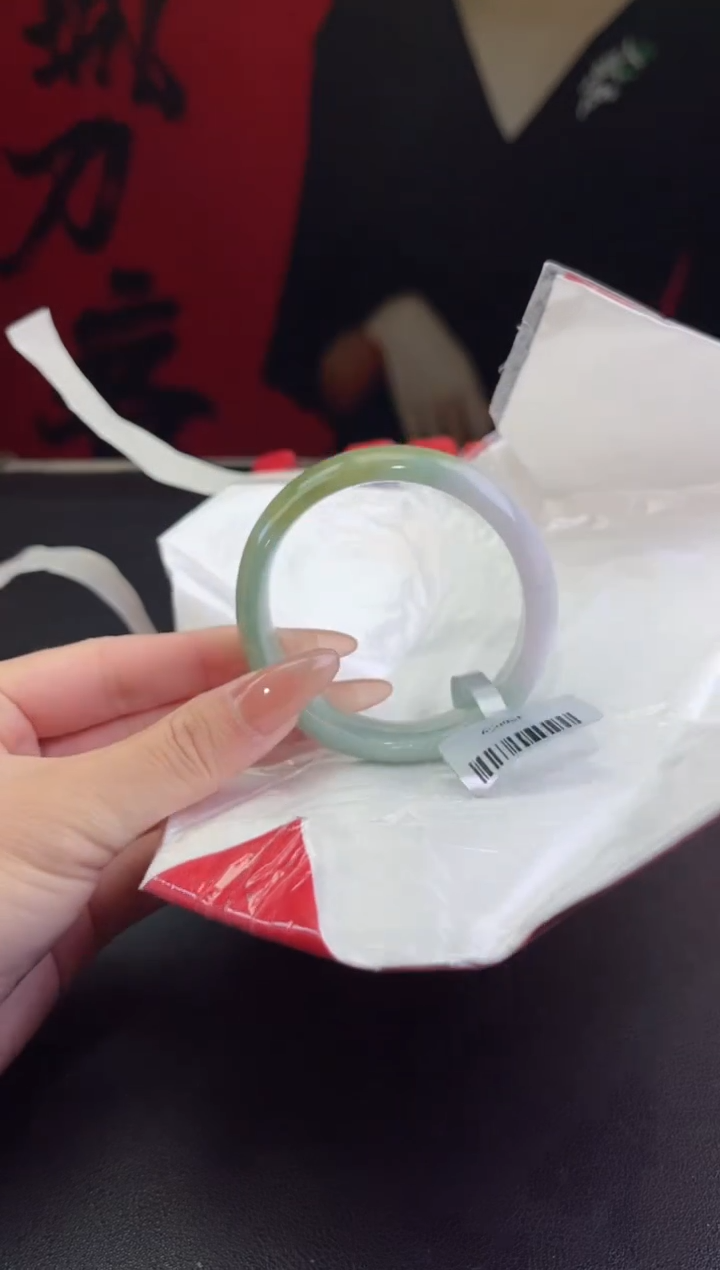 【闪购商品】翡翠手镯未镶嵌5翡翠手镯(微瑕）