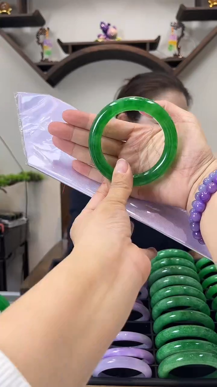 【闪购商品】砖雕闪12 冰阳辣绿圆条手镯 圈口54-60