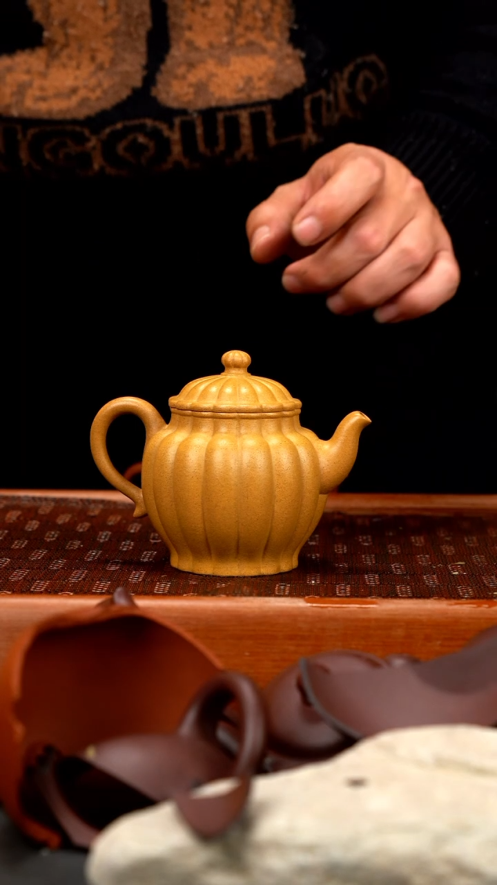 【闪购商品】紫砂茶壶茶香紫器 菊蕾宫灯 黄金段