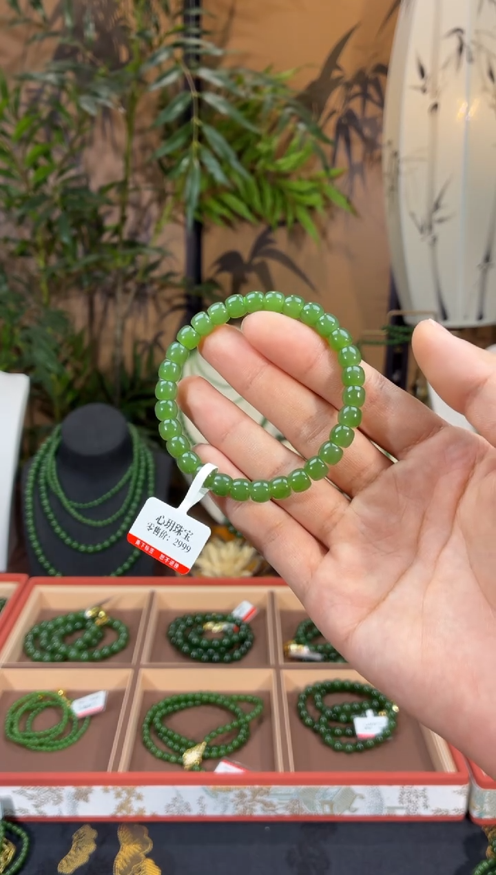 颈饰未镶嵌和田玉（碧玉）6*7苹果绿无矿单圈