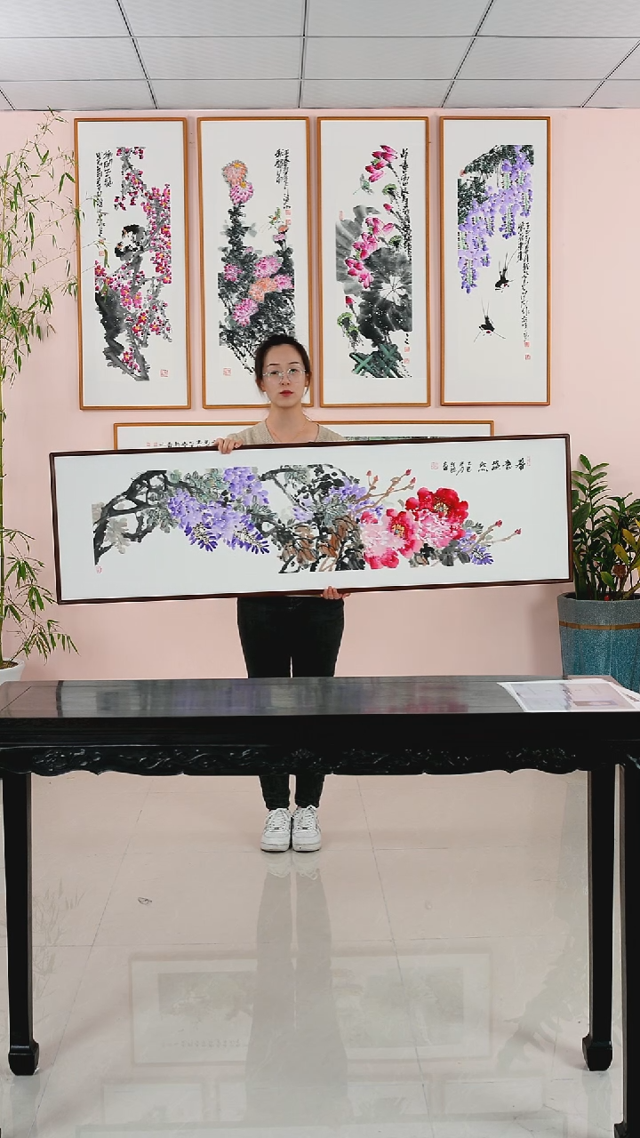 国画汪琼《春意盎然》手绘带框162*47厘米