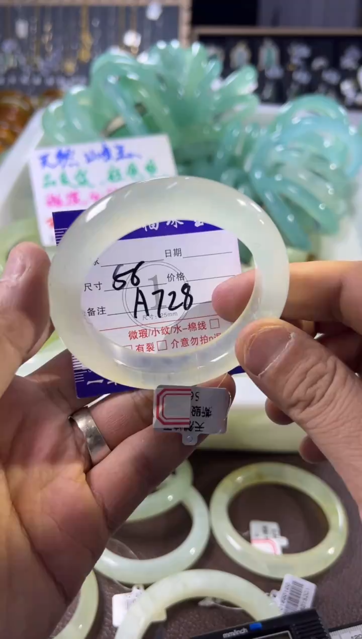 未镶嵌蛇纹石玉手镯1