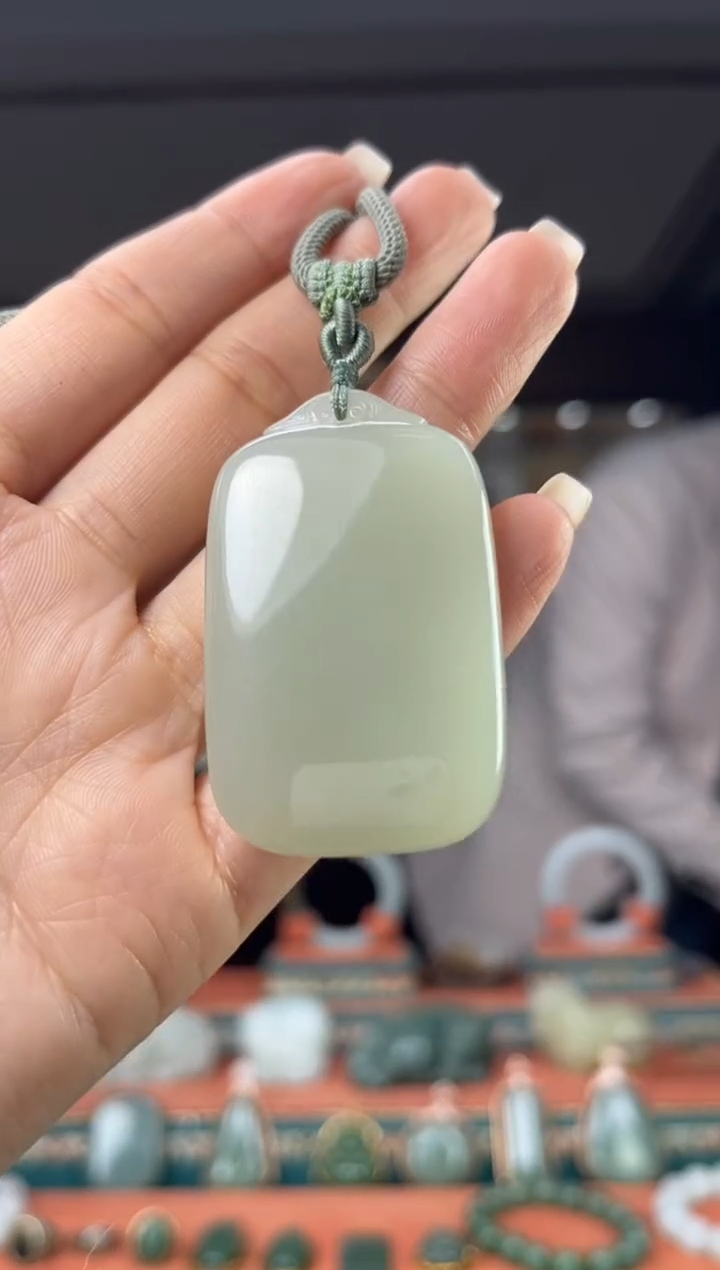 颈饰未镶嵌和田玉佩佩