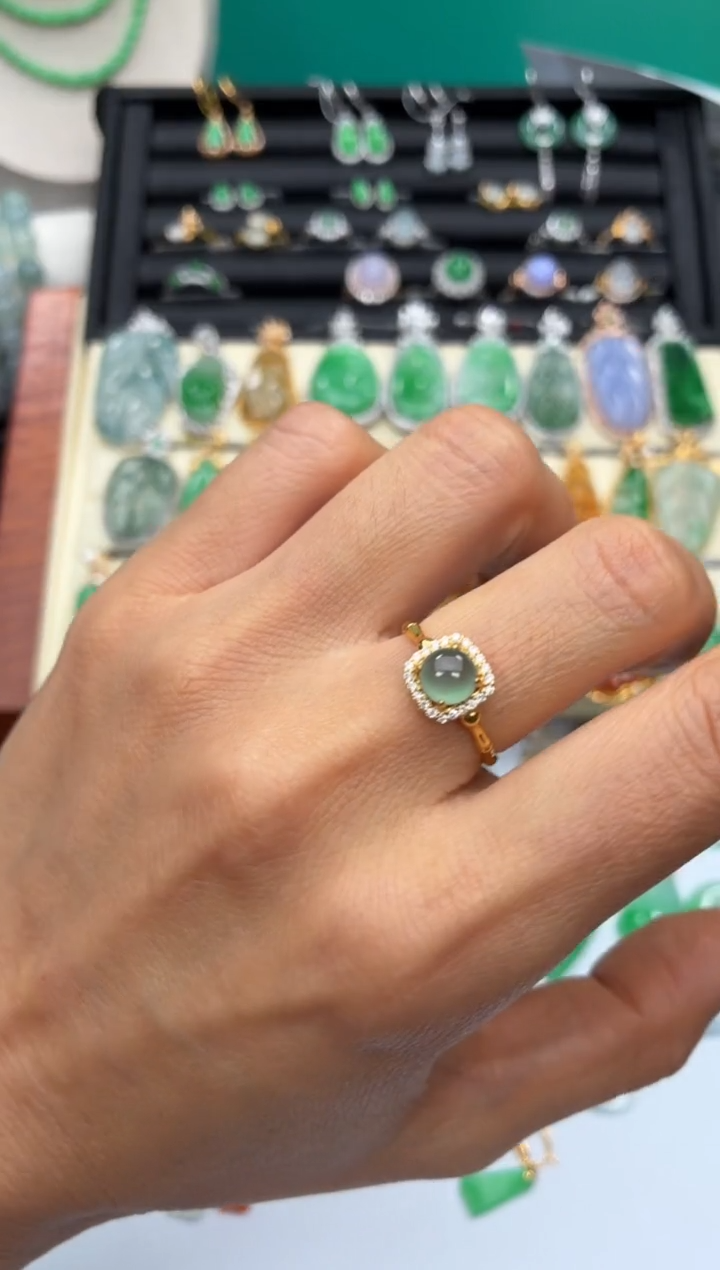 颈饰18K金镶嵌翡翠天然翡翠A货