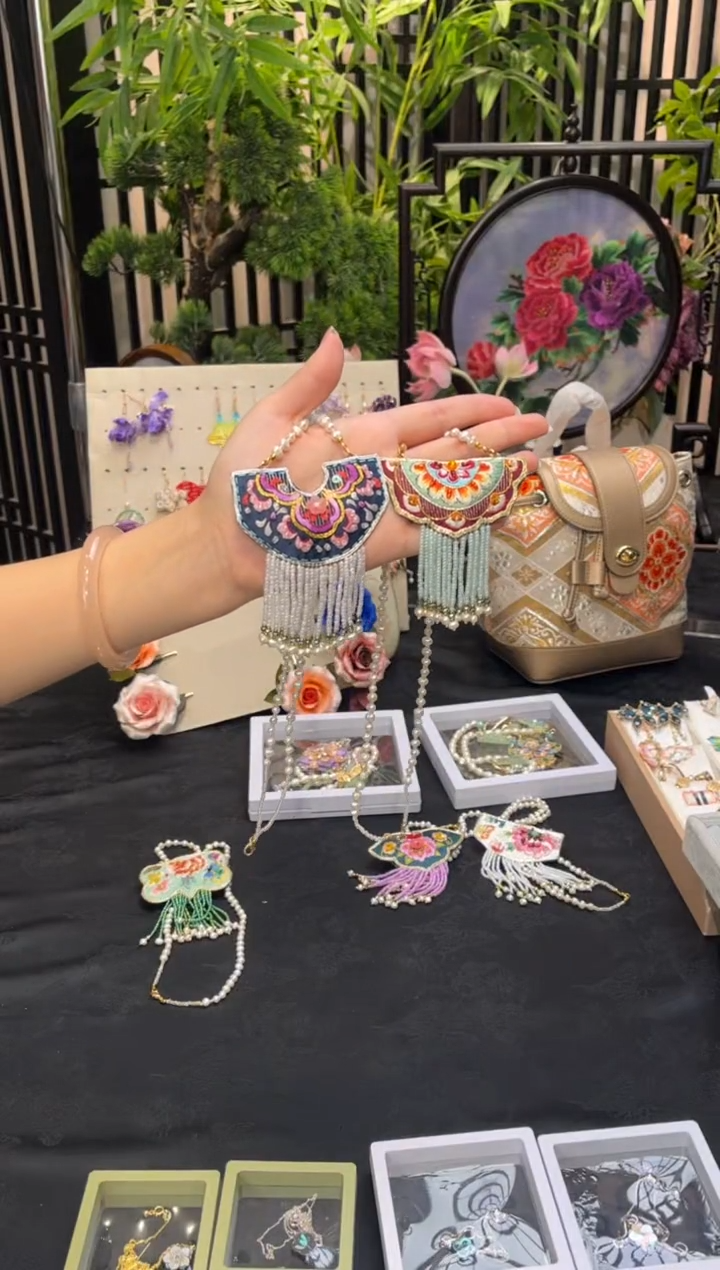 织绣沐**槿非遗苏绣手工饰品