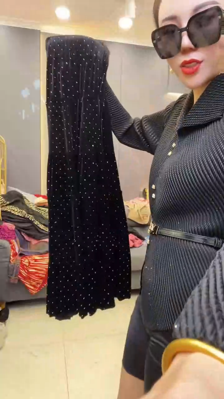 聚酯纤维（涤纶）黑色 金丝绒半身裙