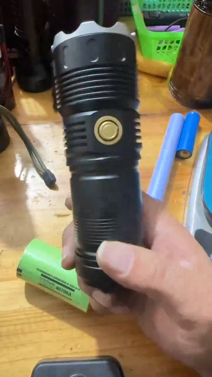A811变焦手电白激光不带电池有瑕疵孤品