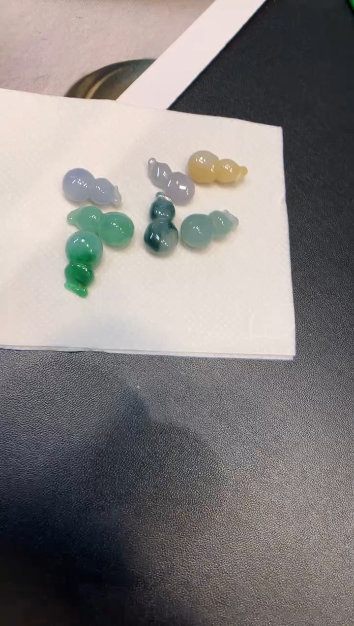 颈饰18K金镶嵌翡翠I****泫葫芦一手7个