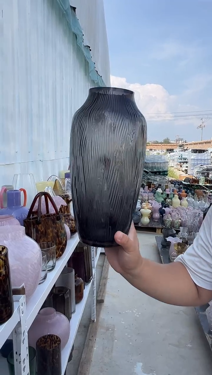  玻璃花瓶用于客厅桌面插花装饰
