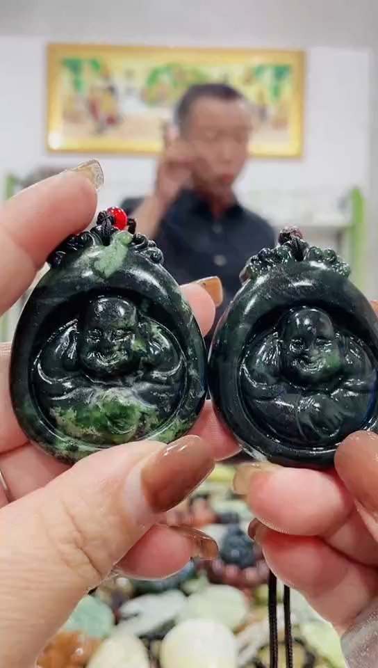 未镶嵌蛇纹石玉吊坠    多样性发货发其中一件