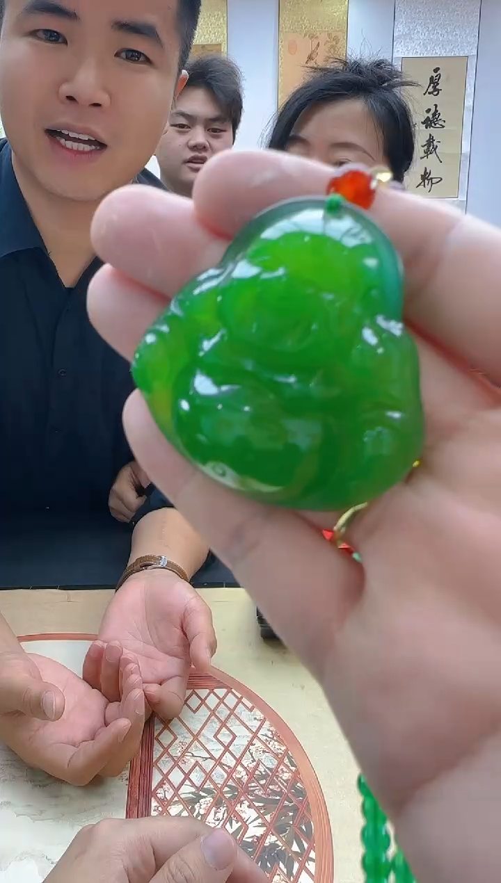 【闪购商品】翡翠吊坠(赠链)未镶嵌吊坠