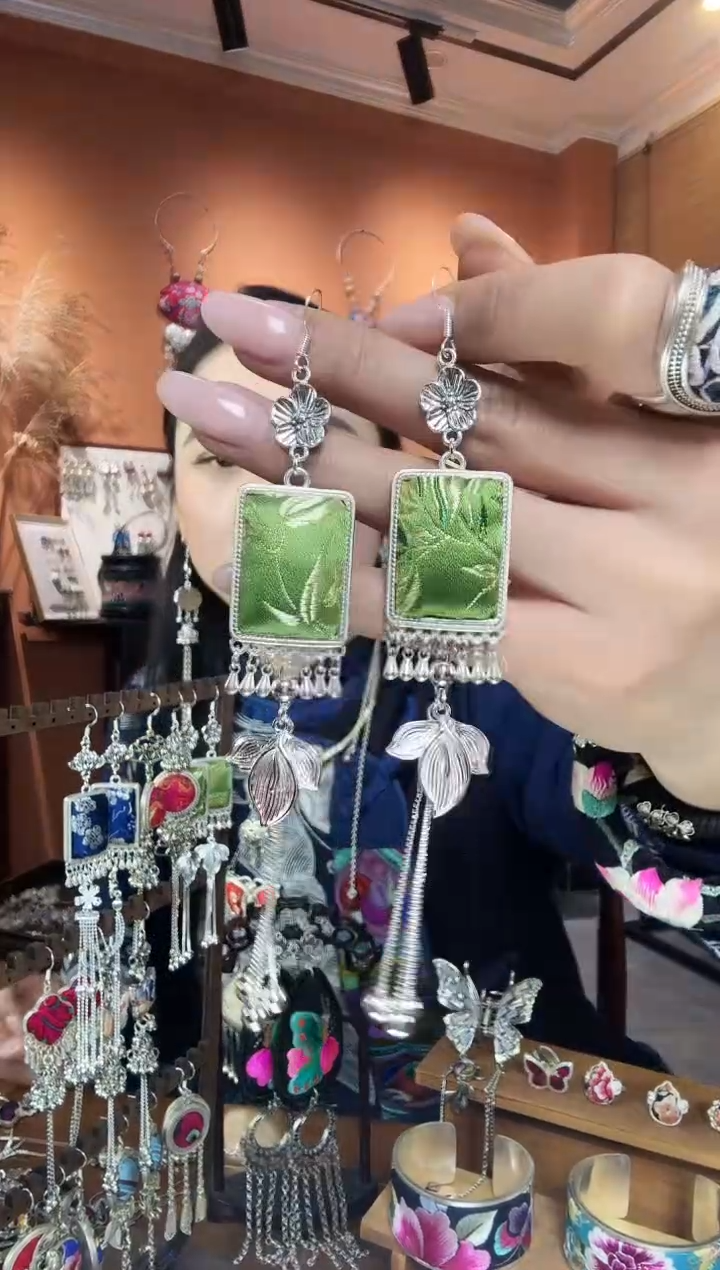 【闪购商品】刺绣纯手工民族风耳环