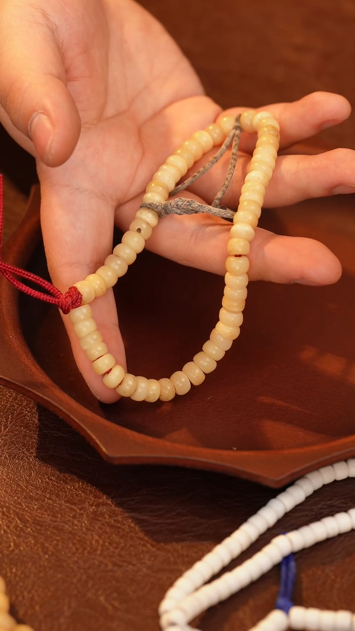 【闪购商品】柏香籽/百香籽吊坠     手持